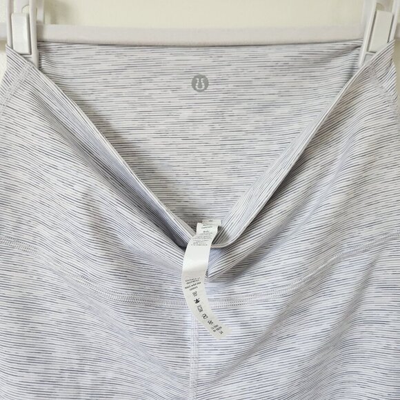 NWT Lululemon Wunder Under Crop II (Roll Down Mesh) 10 - Picture 7 of 8